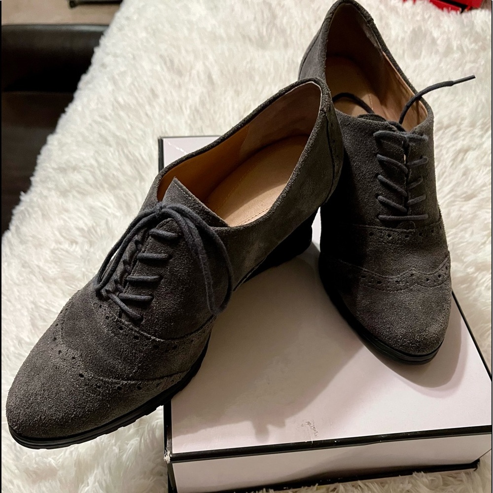 Ellen Tracy Charcoal Gray Suede Leather Lace Up Wedge Womens Wingtip Oxfords